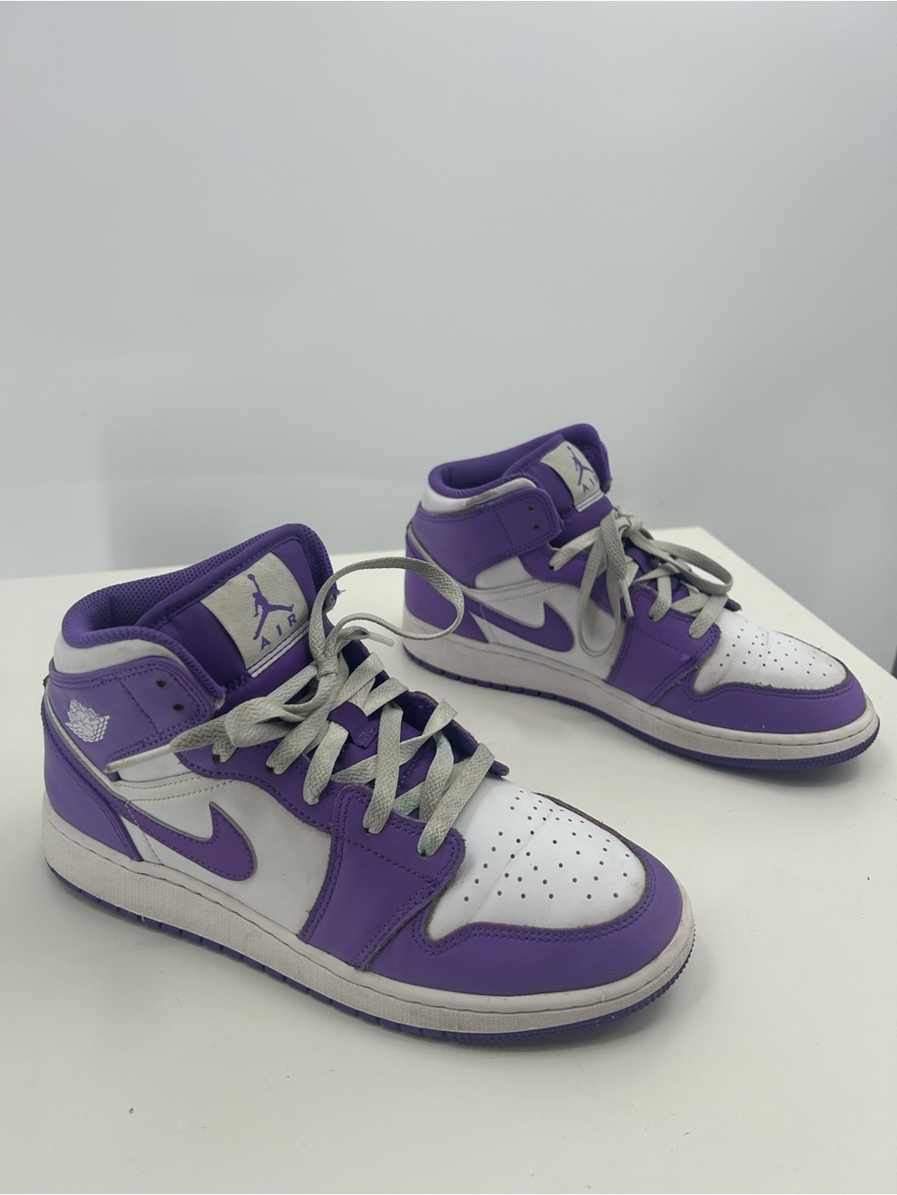 Jordan 1 Mid Purple Venom Size 7Y White Nike